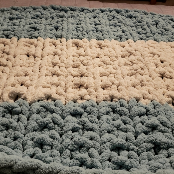 Chunky Knit Blanket - Picture 7 of 8